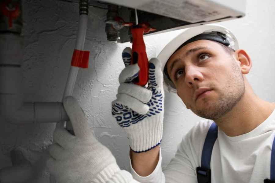 tecnico profissional serviço de reparação de esquentador com cheiro a gás