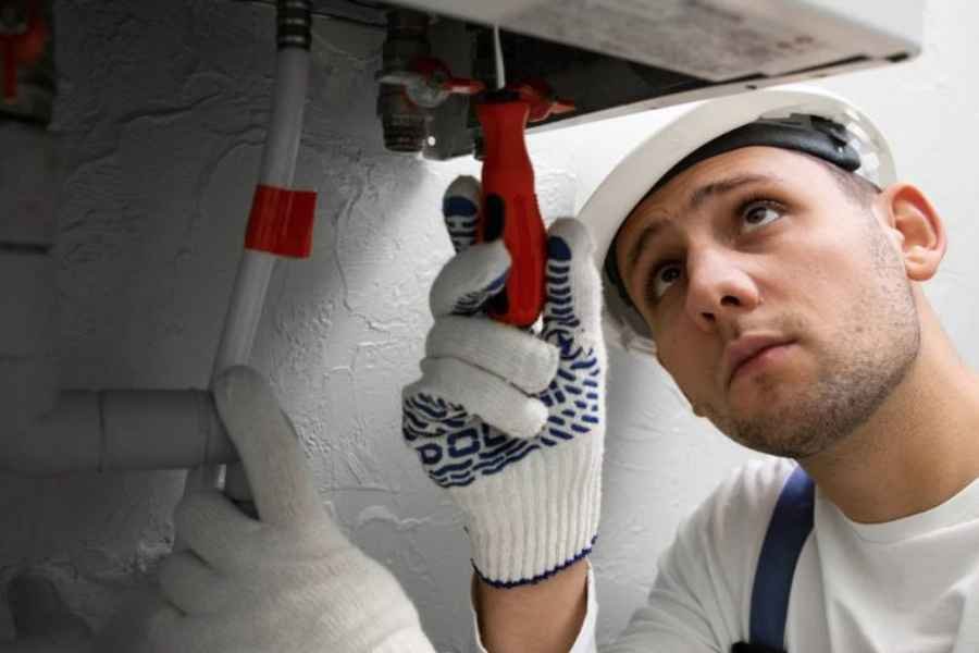 tecnico profissional serviço de reparação de esquentador que não mantém chama acesa