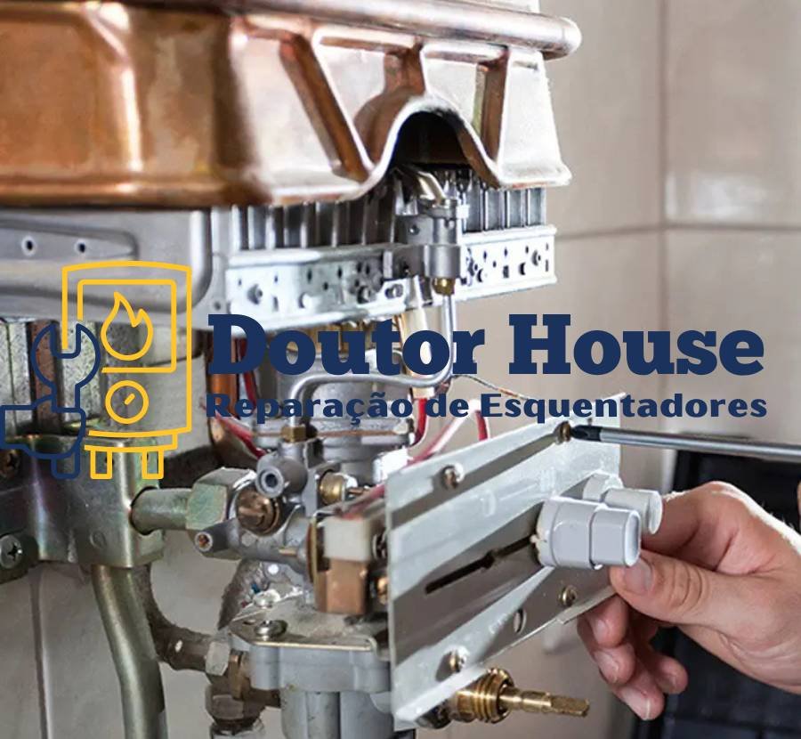 Especialista da Doutor House Reparação de esquentadores durante um serviço de assistência técnica especializada em Lisboa.